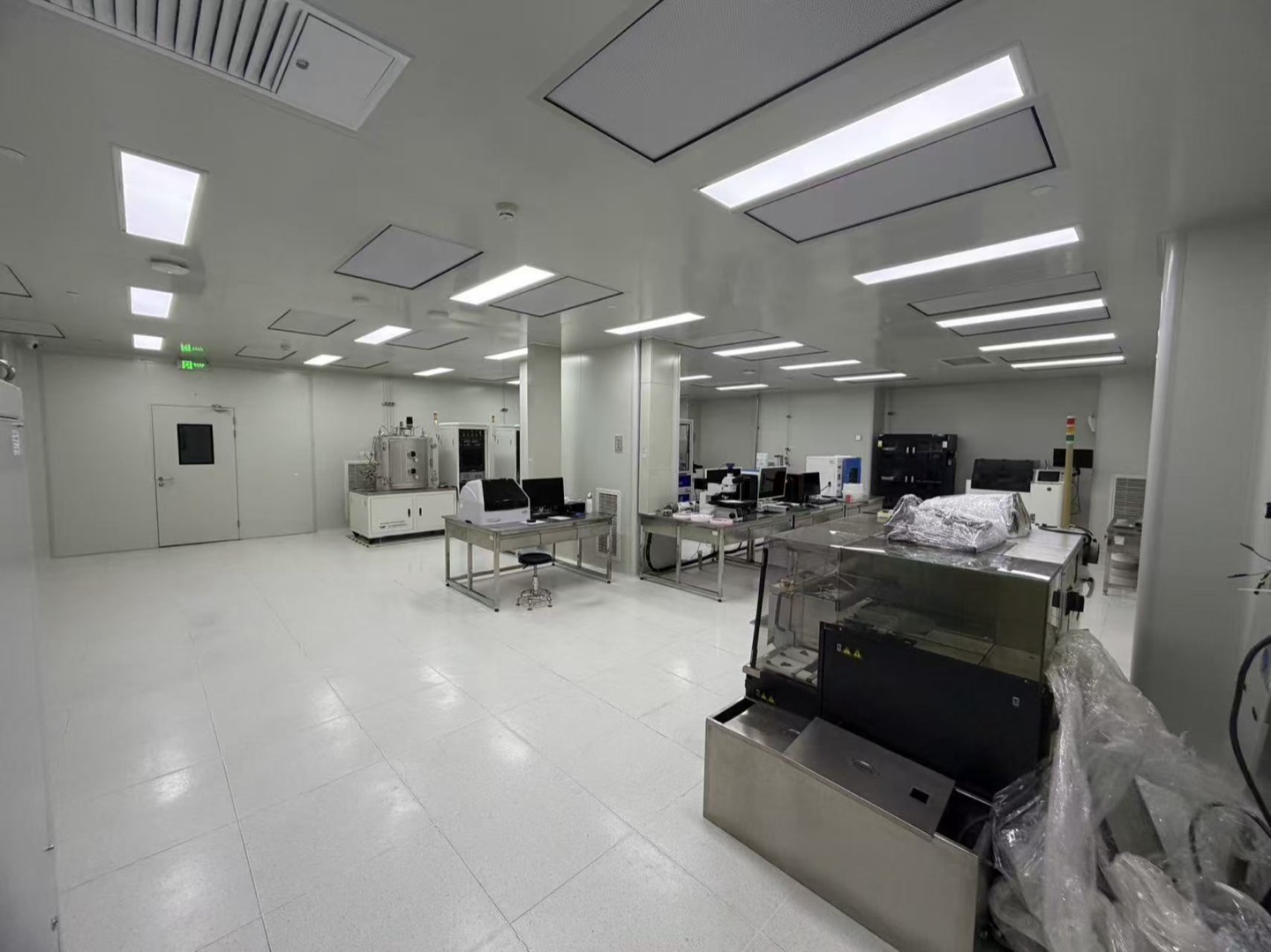 洁净实验区工位视角实景